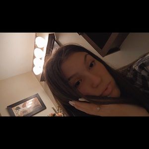 Meet your Posher, Alexis